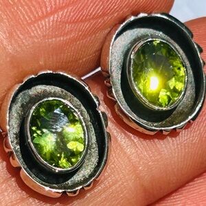 Genuine peridot Sterling Silver 925 Earrings